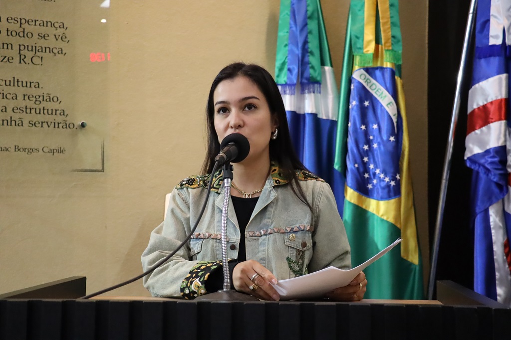 Vereadora Kamila Alvarenga quer aumento das vagas de exames de laboratório na Rede