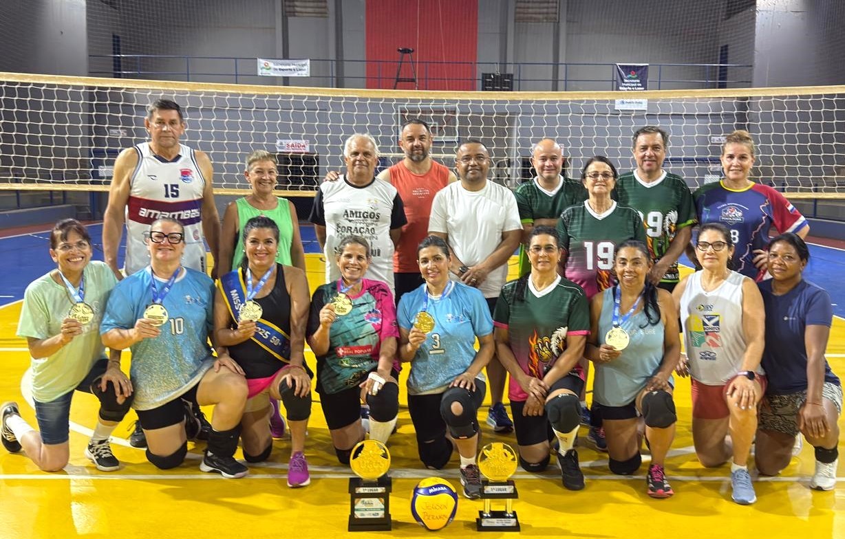 Incentivo ao Esporte: Presidente da Câmara, Jelson Bernabé, acompanha treino e apoia projeto de Voleibol 45+ em Ponta Porã