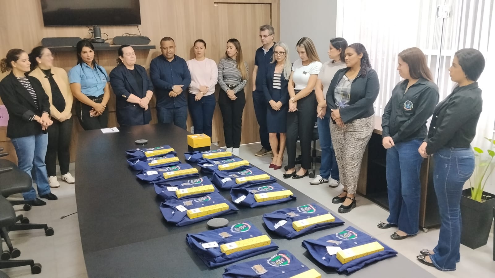 Cerimonial da Câmara de Ponta Porã recebe novos  uniformes do presidente Jelson Bernabé